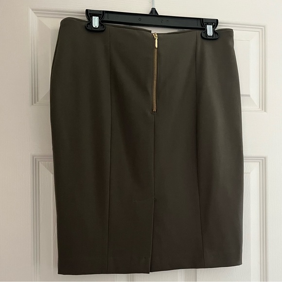 H&M olive green skirt - Picture 2 of 3